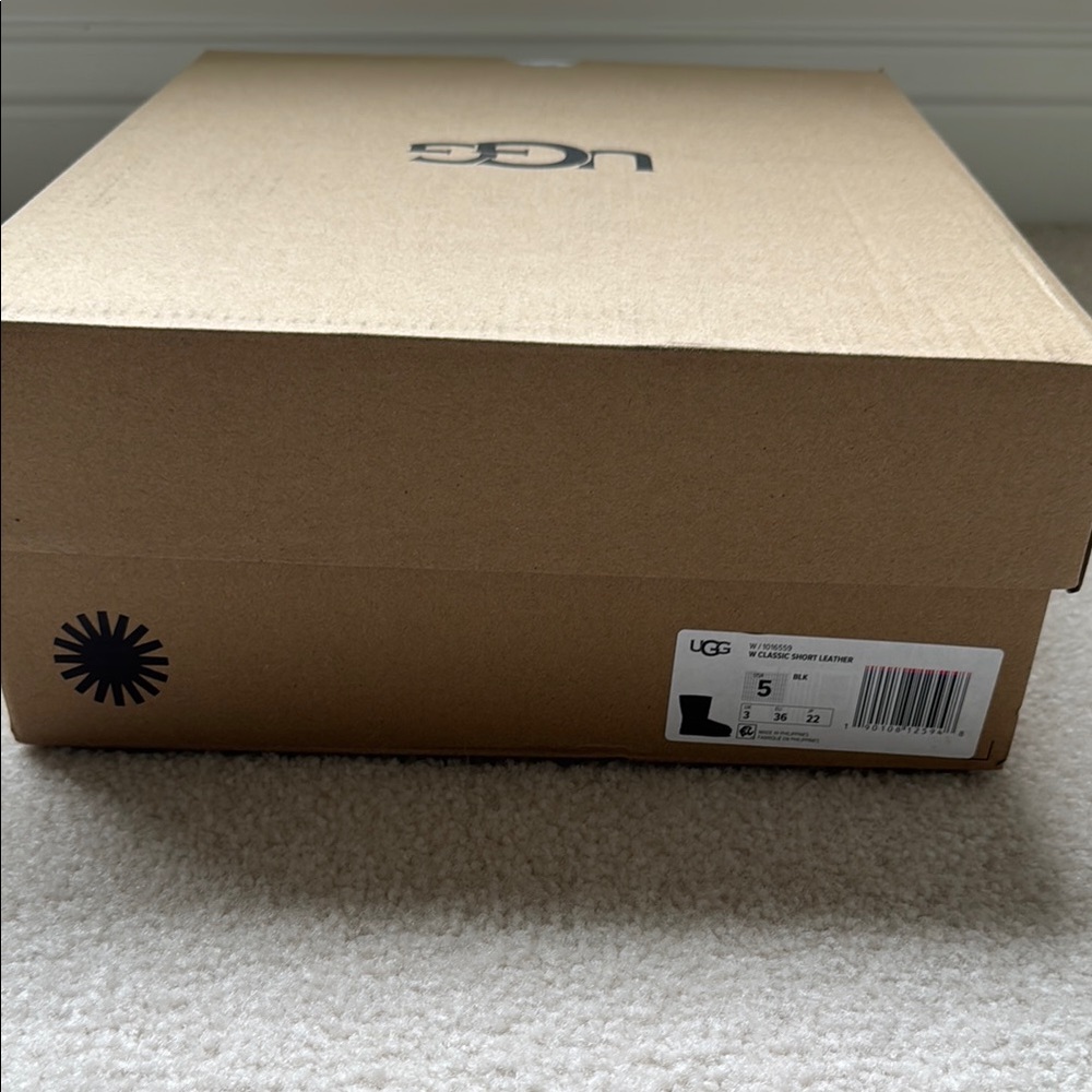 New UGG Black Classic Short Leather Boots 5 36 - Picture 7 of 7